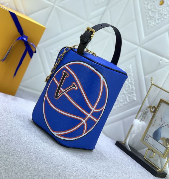 Pochette design de luxe hommes femmes Dopp Kit sac à main portefeuille de basket-ball L106 lettres de fleurs en relief sac à main de haute qualité en cuir Taurillon sacs de toilette de mode