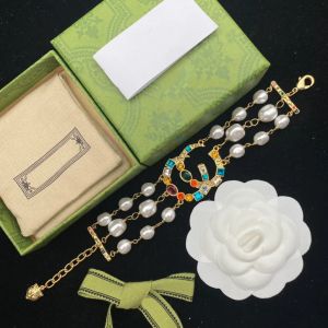 Designer de luxe Lettre de cristal coloré Bracelet à breloques Marque de marque pour femmes Bracelet Cadeau Bijoux de haute qualité avec boîte