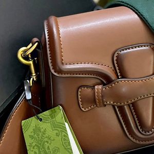 Mini bolso cruzado de piel de vaca de diseñador de lujo con hardware original Bolso bandolera clásico con tapa
