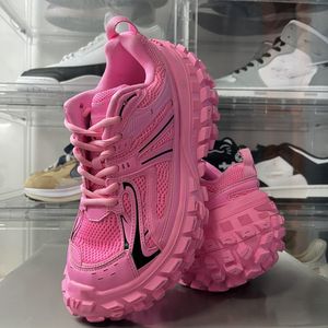 Sapatos de design de luxo para pai, retrô elegante, corte baixo, sapatos de pneu, unissex, rosa moderno, essencial para sair nas ruas