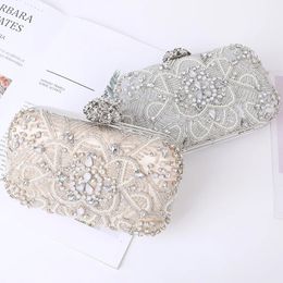 Luxe ontwerper Diamond Evening Crystal Bag Stitched Rhinestone Clutch Chain Women Wedding Party Bag Shiny kralen Handgemaakte tassen 240430