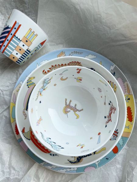 Vaisselle de créateur de luxe comprenant une assiette, un bol et une tasse, des ensembles pour enfants de dessin animé avec du matériel de haute qualité, 4 pièces pour un ensemble cadeau, un coffret cadeau, des cadeaux de festival, de la vaisselle