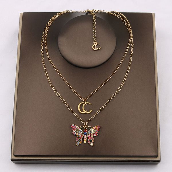 Designer de luxe Double Lettre Pendentif Colliers Plaqué Or 18K Papillon Crysatl Perle Strass Chandail Collier pour Femmes Fête De Mariage Jewerlry Accessoires