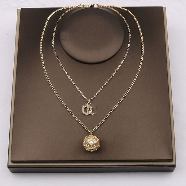 Designer de luxe Double lettre pendentif colliers plaqué or 18 carats boule cristal perle strass pull collier chaîne pour femmes fête de mariage bijoux accessoires