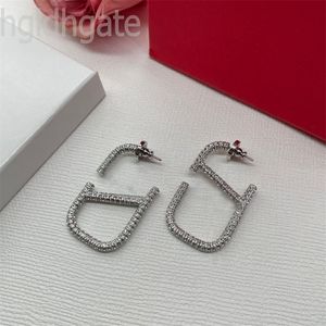 Pendiente de diseñador de lujo Pendientes de diamantes populares V Letras Studs para mujer Orecchini Metales brillantes Incrustaciones de cristales Pendientes grandes chapados en oro Hiphop Femme ZB031 F23