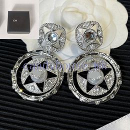 Boucles d'oreilles de créateur de luxe Stude de marque Femmes Bijoux de mariage Crystal Pearl Oreing Amour Couple Couple de mode en acier inoxydable en or 18k Accessoires de mode