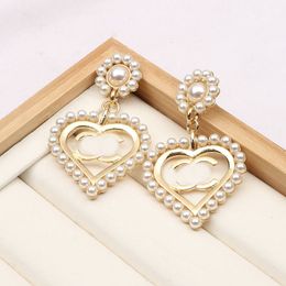 Boucles d'oreilles de créateurs de luxe plaqué or lettres de coeur d'amour boucles d'oreilles en perles pour femme bijoux accessoires cadeaux d'anniversaire de noël