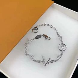 Designer di lusso elegante braccialetto in oro e argento lettera V Ljia moda donna lettera pendente trifoglio braccialetto matrimonio design speciale qualità dei gioielli