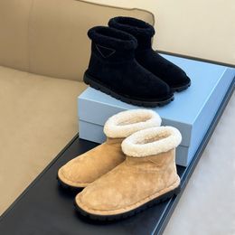Designer de luxe Marque célèbre Trigonométrique hiver chaud bottes de neige en daim chaussures en laine Shearling bottes de fourrure moelleuses femmes plates abricot noir avec boîte