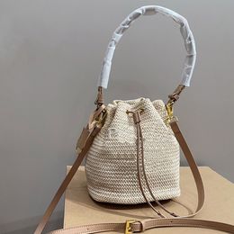 Diseñador de lujo Moda Bolsos de playa Bolso de hombro para mujer Personalidad Paja Atmósfera minimalista Atmósfera minimalista de alta calidad Bolso de mujer exquisito