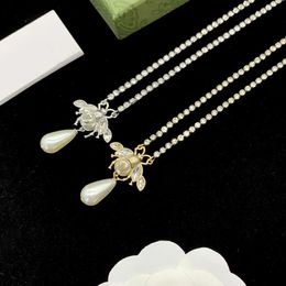 Designer de luxe Fashion Bee Pendentif Colliers Double lettre chaîne en cristal chandail chaînes pour les femmes amateurs de fête cadeau bijoux de haute qualité avec boîte