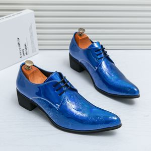 Chaussures Chelsea pointues à lacets pour hommes, chaussures de luxe de styliste, à la mode, or et bleu, robe de bal de mariage formelle, mocassins de bal de retour