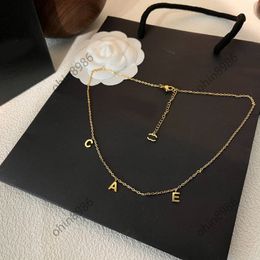Collier de mode de mode de luxe Chaîne de cou 925 Colliers de pendentif en acier inoxydable en acier inoxydable plaqué en or Colliers pour femmes bijoux