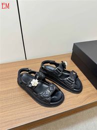 Designer de luxe mode matelassé Swarovski Crystal C Fur Dada Sandales Flats glissent les pantoufles chaussures avec boîte