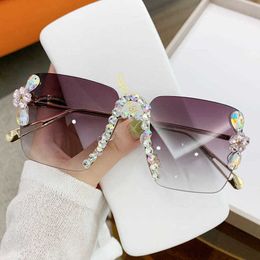 Luxe designer mode-zonnebril 20% korting op diamant bezaaid A-lijn trend anti ultraviolet voor vrouwen die rijden Sunshade Street laat een groot gezicht dun uitzien