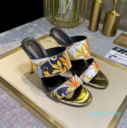 Designer de luxe Mode Femmes Chaussures Talons Hauts Sandale Sliders Pompes Femme avec Fleur Correcte DustBag size35-42