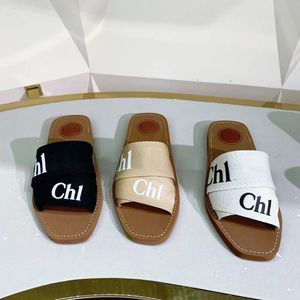 2024 Nieuwe Designer Klompen Slippers Glijbaan Zomer reizen sandaal dame cadeau WOODY Platte sandaal Sliders Womens Hotel canvas Casual schoen loafer heren luxe zwart witte muilezels