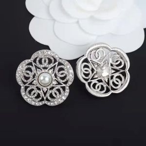 Boucles d'oreilles de fleur de créateur de luxe Dames Pearls Diamonds 925 aiguilles argentées Bijoux de mode d'oreille 299T