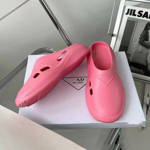 Zapatilla de lujo diseñador sandalia hombre diapositiva mujer zapato verano playa moda sexy ocio zapato al aire libre espuma diapositiva en relieve triángulo goma mulas