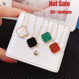 Diseñador de lujo Collar de trébol de cuatro hojas para mujeres Venta caliente de alta calidad Collares pendientes de ágata perla Cadena de acero de titanio de oro de 18 k Joyería para fiesta de boda