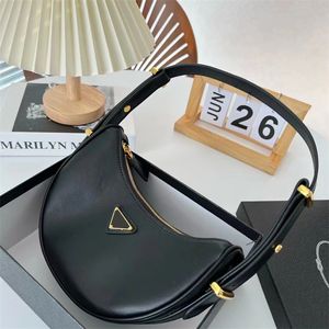 Luxe designer lederen halve maan tas Dames klassieke onderarmbakken Portemonnees heren Cross Body schoudertassen Damesmode driehoek Hobo handtassen Clutch Bags