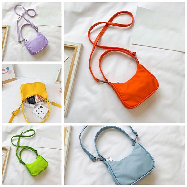 Diseñador de lujo Bolsos para niñas niño clásico Niños Bebé Bolsos de un hombro Niños Mini Carta linda Casual Mensajero portátil Accesorios Bolsa Bolso para niños Bolso de mujer