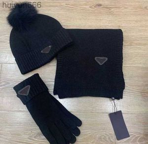 Gants de créateur de luxe Chapeau Foulards Ensembles Tricoté Lettre Triangle Inversé Chapeau Écharpe 3 Pièces Ensemble Écharpe Polyvalente Chapeau Gant Ensembles Classique 6 couleurs