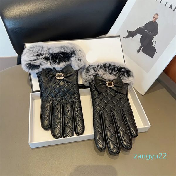 Gants de créateurs de luxe femmes en cuir véritable avec push c lettre coeur hiver garder au chaud plus épais coupe-vent perle cinq doigts gants mitaines