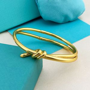 Luxe Designer Gouden Boog Armband Vrouwen Verpakking Roestvrij Stalen Strengen Paar Sieraden Geschenken voor Vriendin Accessoires Groothandel