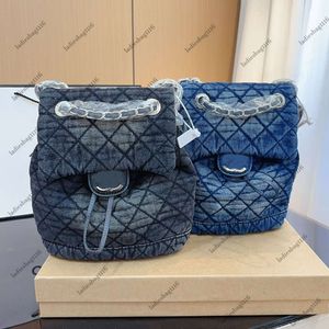 Designer de luxe Dégradé Bleu / Noir Denim Sac à dos Sac 28x21cm Argent Matériel Sangle en cuir réglable Haute capacité Diamant Femmes Voyage Flap Sac à main à bandoulière