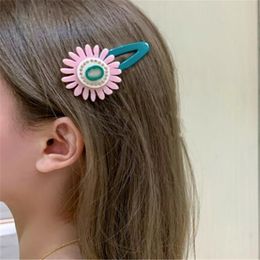 Pinzas para el cabello de diseñador de lujo Horquillas de nuevo estilo para mujer Pasadores retro Señoras Carta de personalidad simple Pinza para el cabello de girasol europeo y americano