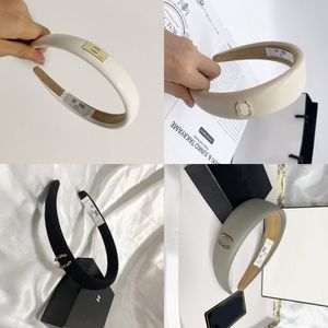 Luxe Designer Hand Breien Hoofdbanden Haarbanden voor Vrouwen Merk Elastische Letter Hoofdband PU Leer Parel Bloem Metaal Sport Fitness Hoofdband Hoofd Wrap Sieraden