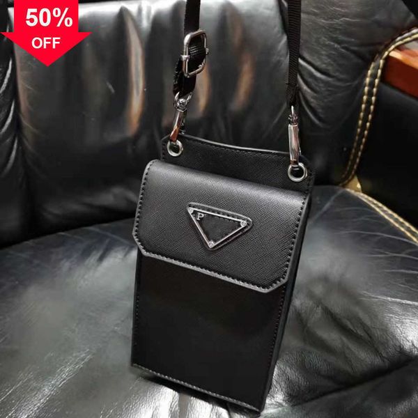 Bolso de diseñador de lujo 2023 Bolso de teléfono móvil de cuero cuadrado pequeño negro versátil Bolso de mensajero de un solo hombro Venta directa de fábrica universal para hombres y mujeres