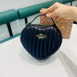 Bolso de diseño de lujo 2024 NUEVA Moda de calles Amor Classic en forma de corazón Bolso para mujer Multi color Bag Single Fashion Care Bag Factory Top 5a