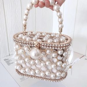 Luxe designer Handtas Pearl Dames Handtas Portemonnees voor vrouwen Hollow Out Wedding Clutch Bag Rhinestone Metal Evening Bags 240329