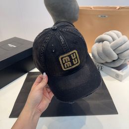 Diseñador de lujo Hat bordado Capas de béisbol Casual Centry Cien bowknot Letters Petty Protection Diseñador Simple y elegante Unisex Visor Brand Baseball Hat1