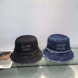 Chapeau de créateur de luxe pour femmes et hommes Familys Raw Edge Denim Fisherman Hat Network Même style Pot Hat Femmes Polyvalent Mode Sunshade Hat Batch