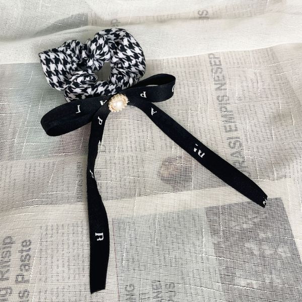 Diseñador de lujo Diadema Mujer Marca Negro Blanco Celosía Bowknot Diadema Elegante para mujer Borde ancho Aro de pelo de alta calidad Deporte Cabeza ancha Accesorios Regalos