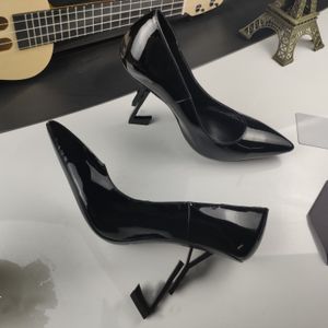 Chaussures de luxe à talons hauts de style classique spécialement conçues pour les femmes à la mode, beaux matériaux en cuir, très bonnes et agréables