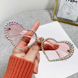 Gafas de sol de diseñador de lujo de alta calidad 20% de descuento en gafas de diamante hechas a mano en forma de corazón de ojo de gato encantador corazón de melocotón