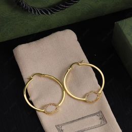 Boucles d'oreilles Huggie Hoop Huggie de luxe avec lettrage doré, boucles d'oreilles simples et élégantes, bijoux cadeaux de fête pour femmes