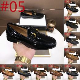 Scarpe formali italiane di design di lusso Scarpe da uomo Oxford in vera pelle alla moda con punta ad ala nera Slip On Wedding Office Dress Shoe per uomo