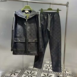 Diseñador de lujo Chaqueta Pantalones Traje Carta Mujeres Chaquetas con capucha Pantalones de chándal Abrigo con cremallera Chándal para hombres