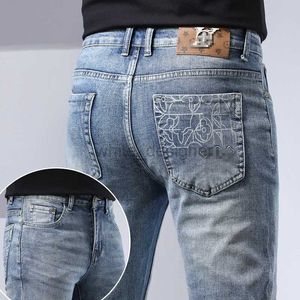 Luxe designer jeans voor heren jeans heren lichtblauw fit kleine voeten high -end dunne lange broek modebroek