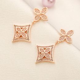Boucles de bijoux de créateurs de luxe Stumps géométriques célèbres Femmes Femmes Riseaux d'oreille Bijoux de fête de mariage