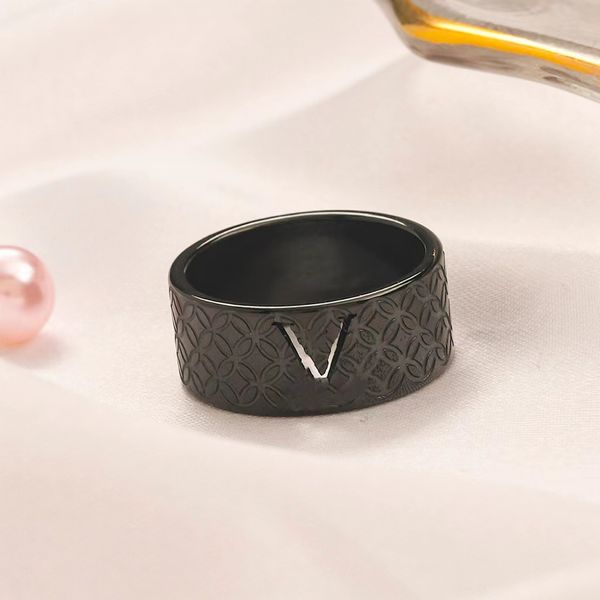 Luxury Designer Jewelry Men Rings Black Band Rings Plata de oro de acero inoxidable con pareja de diamantes a la derecha para regalos de fiesta de compromiso