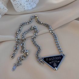 Bijoux de luxe en métal titane acier lettre P collier Triangle inversé mode féminine