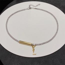 Collar de joyería de diseñador de lujo Moda Cristal para mujer Collares de letras Joyería Marca Collar colgante Adornos de fiesta de boda clásicos