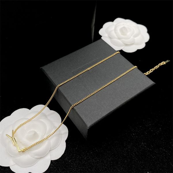 Colliers de pendentif de bijoux de concepteur de luxe Bracelets Bracelets de la chaîne de bijoux Marque simple Lettre femme ornements Or Collier Gold 714
