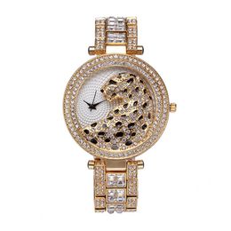 Bijoux de créateur de luxe Femmes Diamond Leopard montrez des bracelets en or wrists montrent de luxe Nice Casual New Clock2382